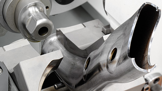 Tube forming machine with high thrust force Tube forming machine with high thrust force